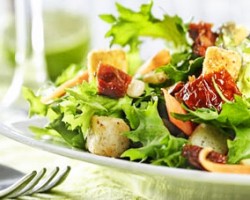 Salada Verde com Frutas Tropicais