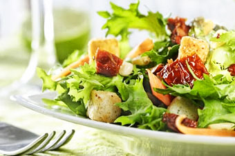 Resultado de imagem para salada verde com tomate seco