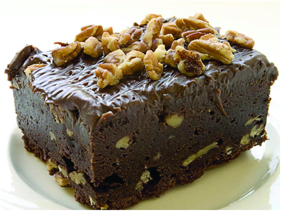 Brownie de chocolate, nozes e framboesa