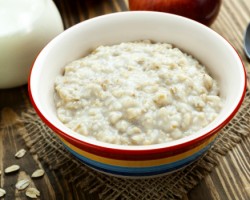 Mingau de aveia emagrece: saiba consumir e anote receita poderosa