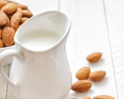 Leite de amêndoas com canela