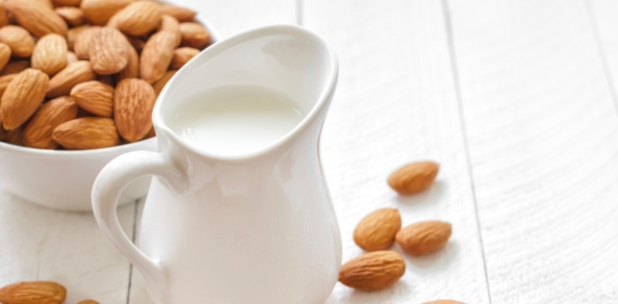 Leite de amêndoas com canela