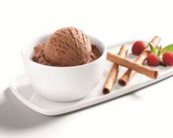 Sorvete de chocolate com amêndoas