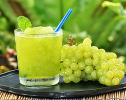 Suco de Água de Coco, Uva Verde, Limão e Hortelã