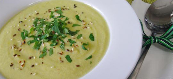 Sopa de abobrinha com cebola