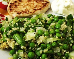 Salada de ervilha com quinoa