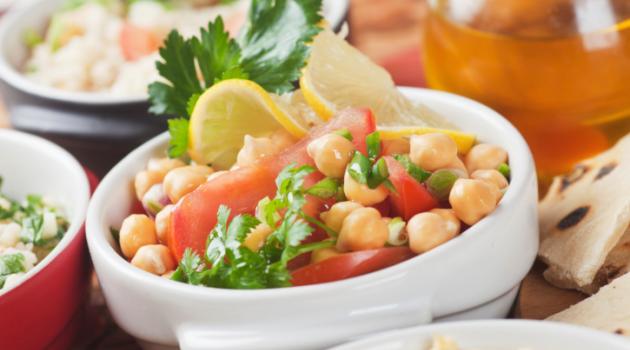 Salada de Grão de Bico com Lascas de Bacalhau