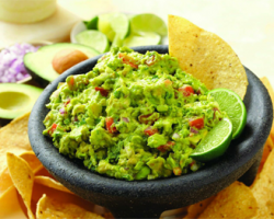 Guacamole com nachos sem glúten e sem leite