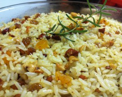 Arroz com nozes e curry