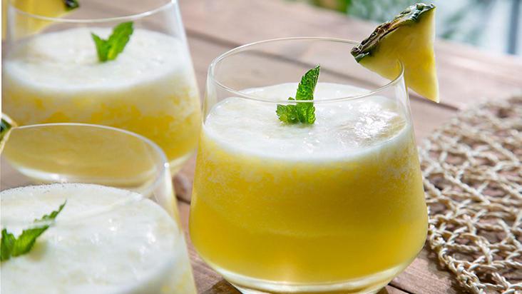 Refresco de casca de abacaxi