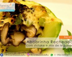 Abobrinha Recheada com Shitake e Mix de Legumes