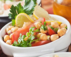 Salada de Grão de Bico com Lascas de Bacalhau